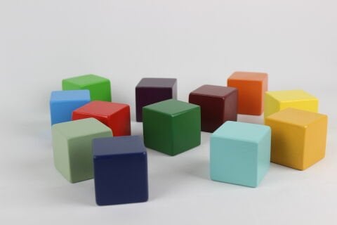 12 li Renkli Küçük Küp (3,2 Cm)